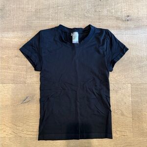 Aritzia Seamless Black Tee